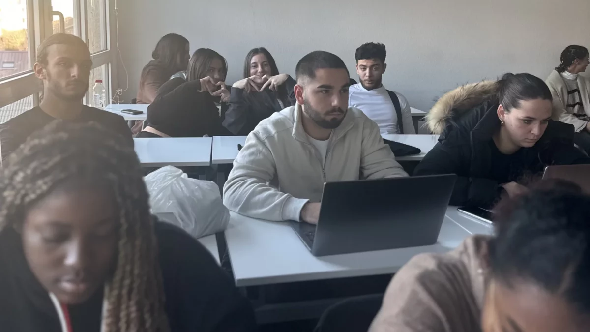 étudiants icmd participant la conférence 100000 entrepreneurs x Google en livestream