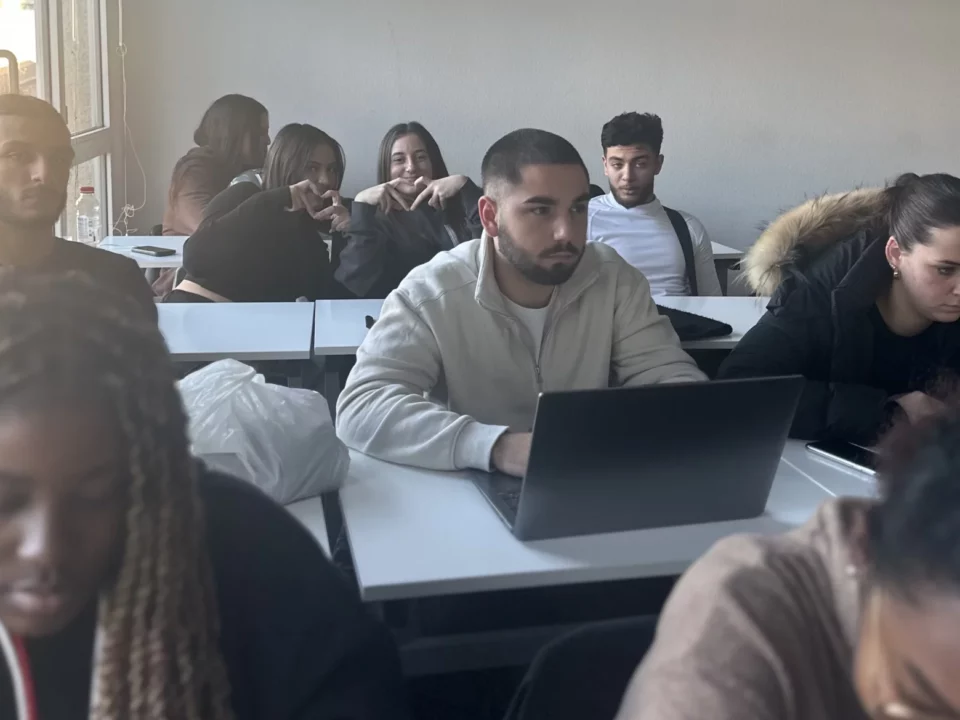 étudiants icmd participant la conférence 100000 entrepreneurs x Google en livestream